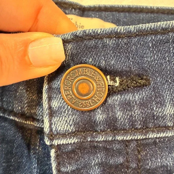 Abercrombie & Fitch Denim 4 Dark Blue Rolled Hem Frayed High Rise Mom Short 2.5" - Picture 6 of 10